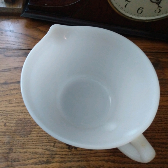 Vintage Fire King Mixing Bowl - Picture 3 of 4
